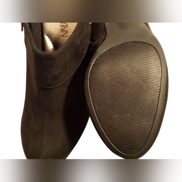 Aubrey Lynn Red Or Black Suede Booties, New In Box, 3" Block Heel, Zipper/Buckle - Picture 6 of 13